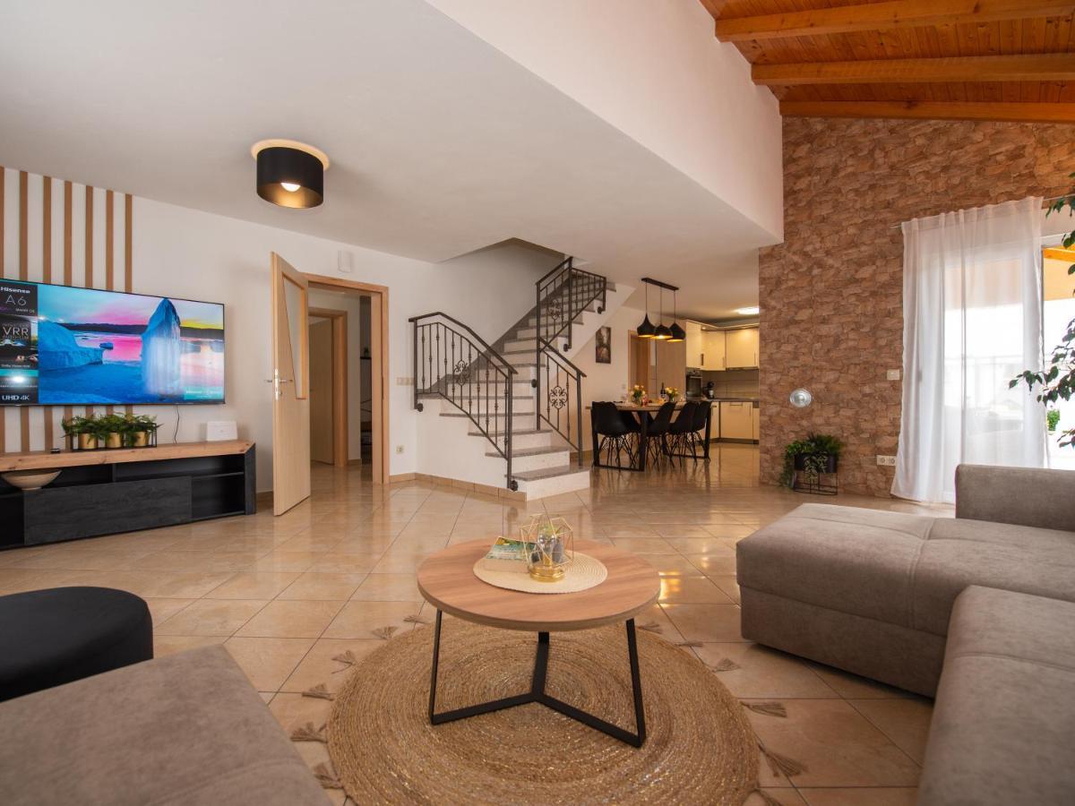 Holiday Home Near Trogir Каштель-Штафилич Экстерьер фото