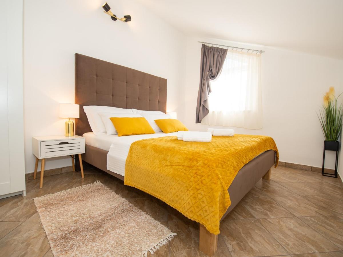 Holiday Home Near Trogir Каштель-Штафилич Экстерьер фото