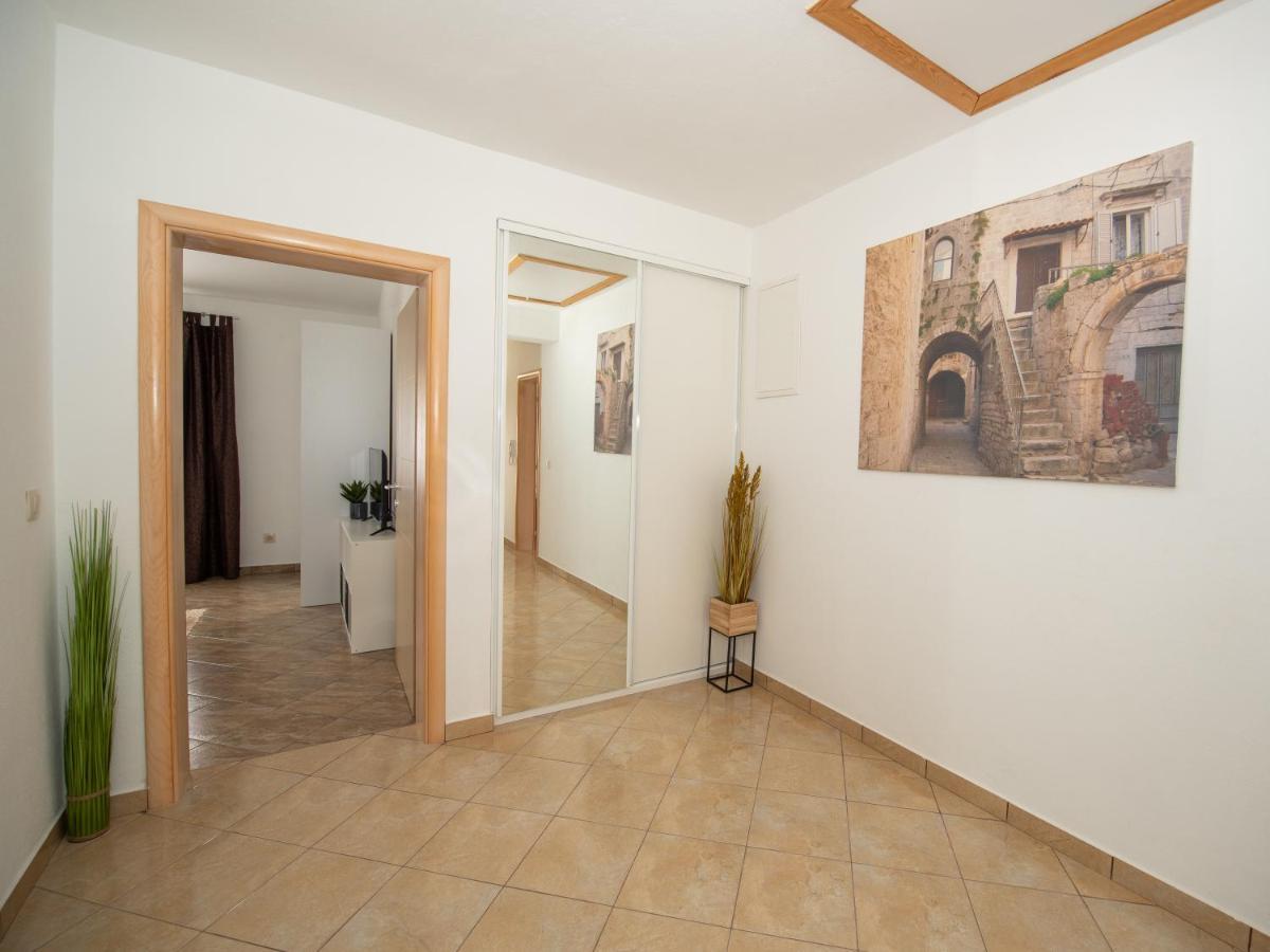 Holiday Home Near Trogir Каштель-Штафилич Экстерьер фото